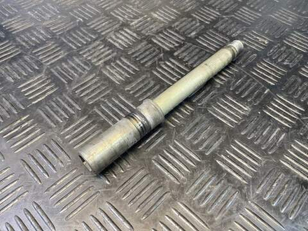 Ось переднего колеса Suzuki GSR400 (GK7DA)