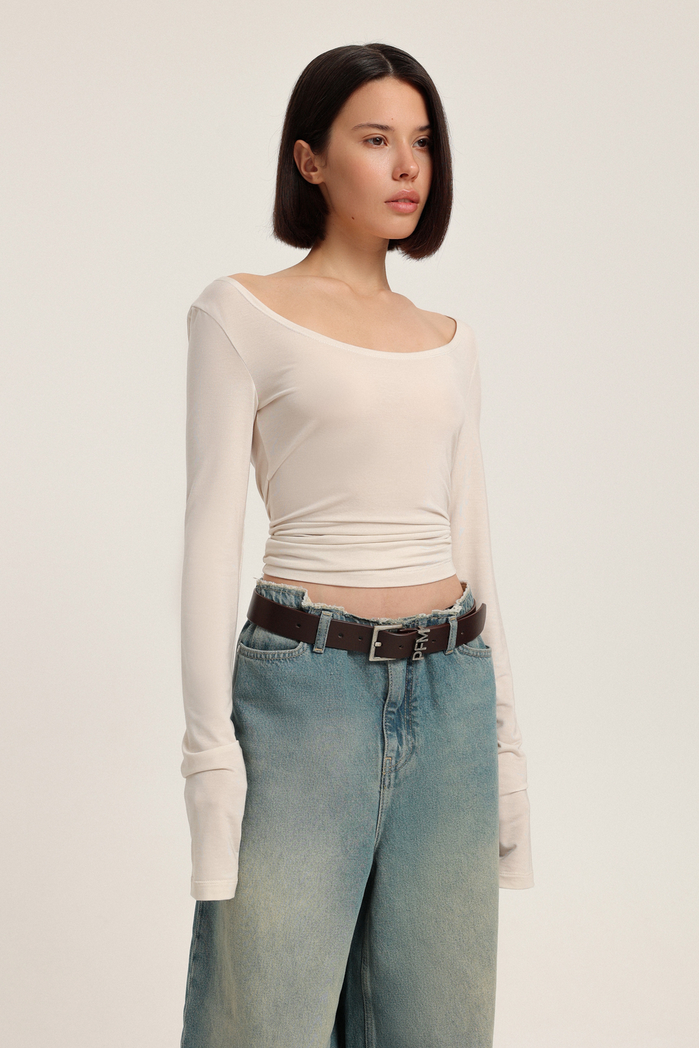 Лонгслив с глубоким вырезом