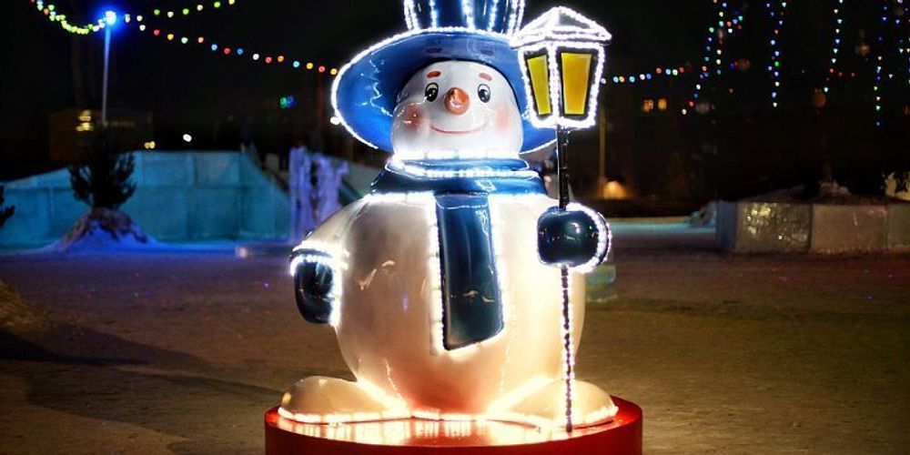 Уличная фигура "Снеговик с фонарем"
