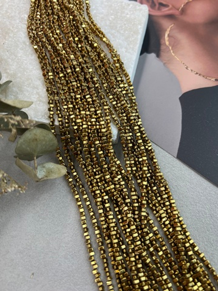 Гематит треугольник, 3*2 мм, нить 40 см, золото