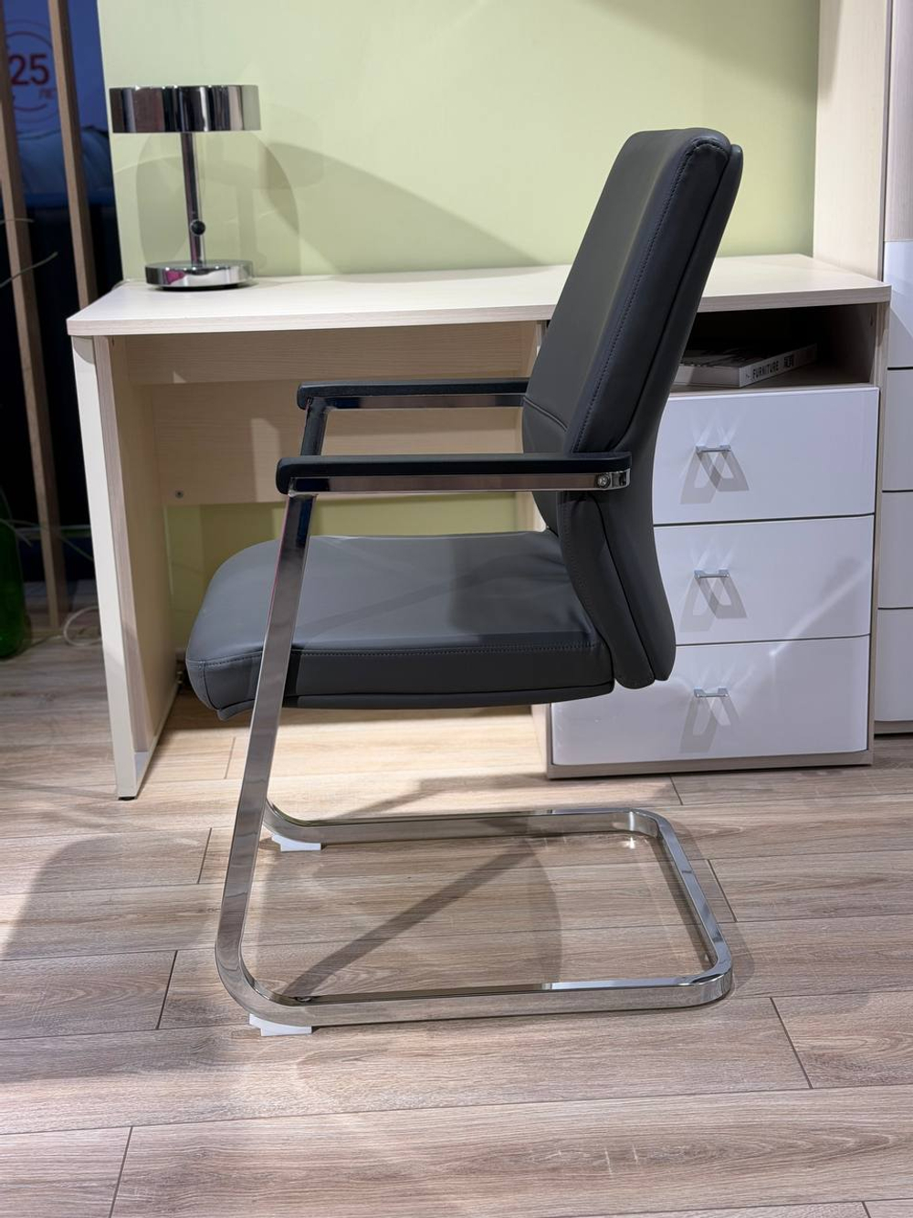 Кресло офисное 2818B-1 982662##GREY color LEATHER