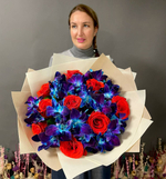 Букет из орхидей и роз «Сгораю в твоем космосе»