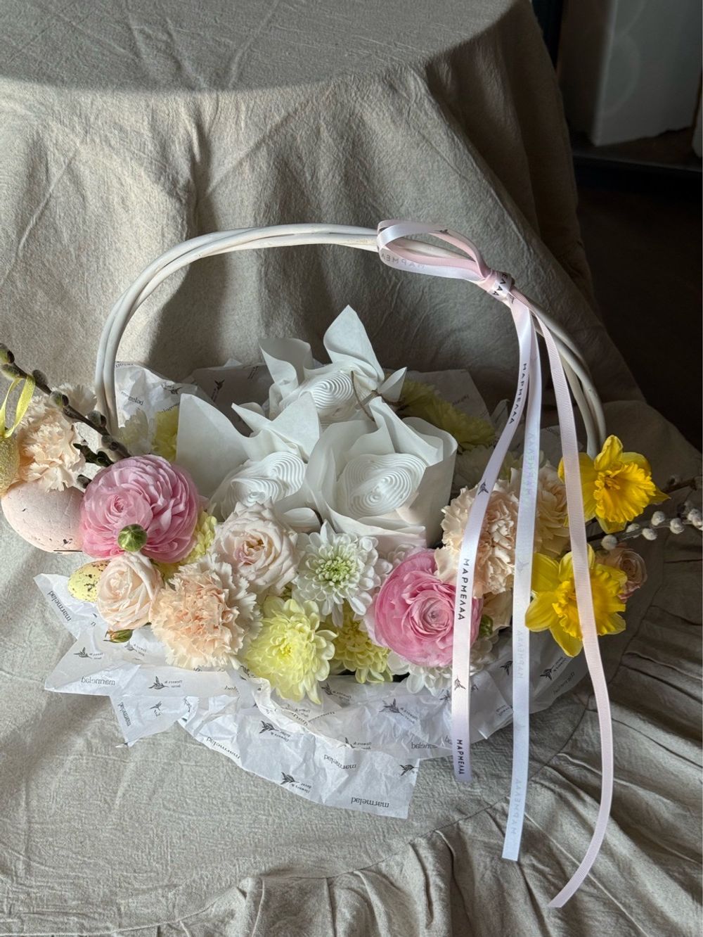 Корзина пасхальная в нежных оттенках размер L-Кулич 150 гр 3 шт