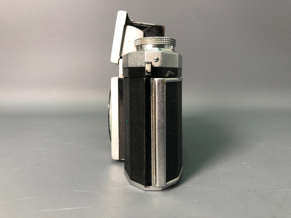 Praktica + Biometar 5,8cm 1:2, зеркало исцарапано, присутствуют пузырьки воздуха.