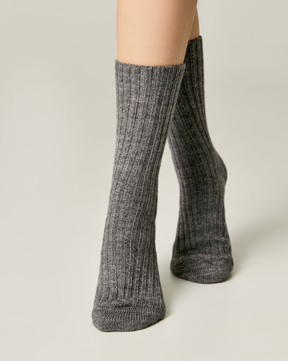 БРЕСТСКИЕ НОСКИ ЖЕНСКИЕ 1438 ARCTIC (ручная вязка)