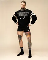 Черный свитер 