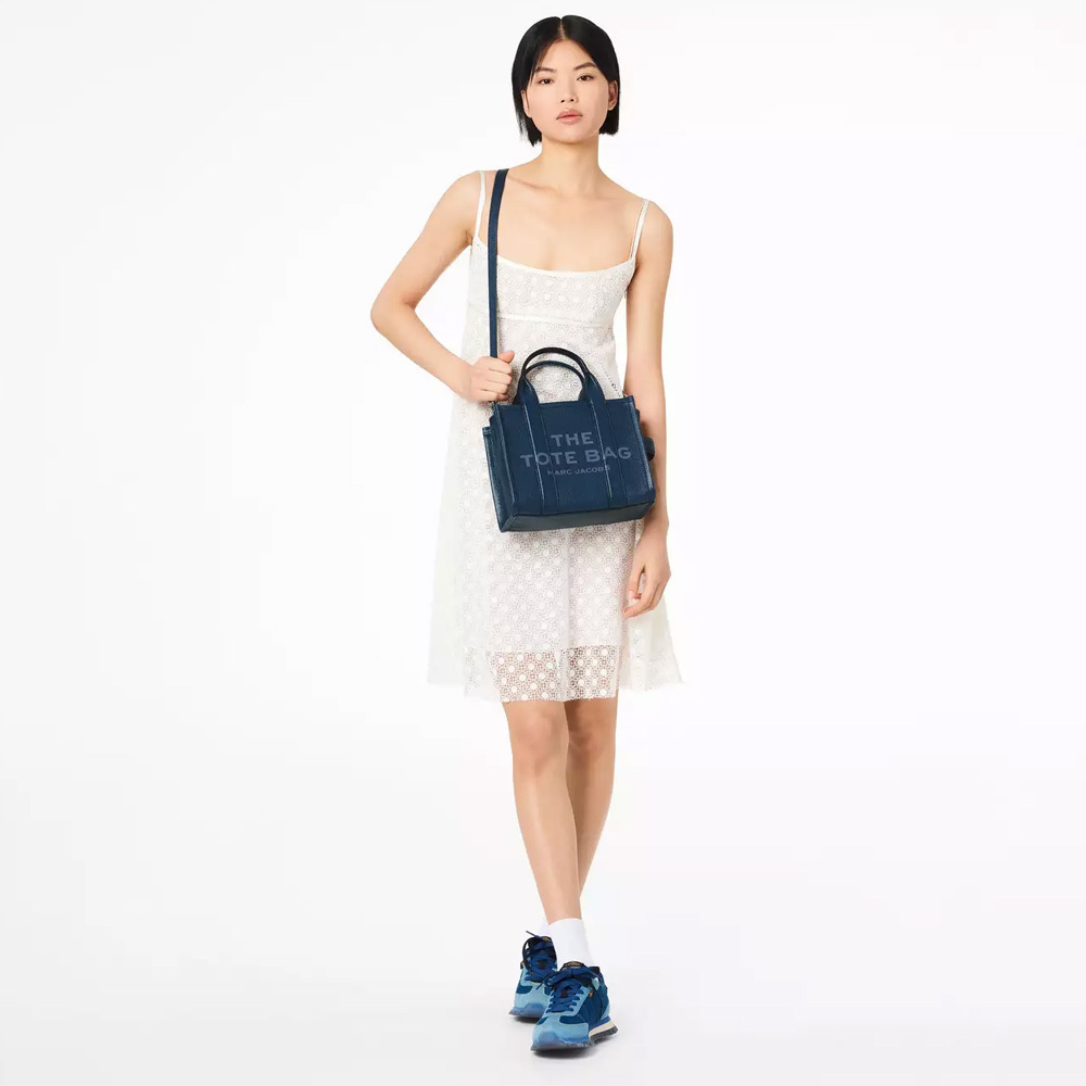 Сумка-тоут Marc Jacobs The Leather Mini Tote Bag Blue Sea