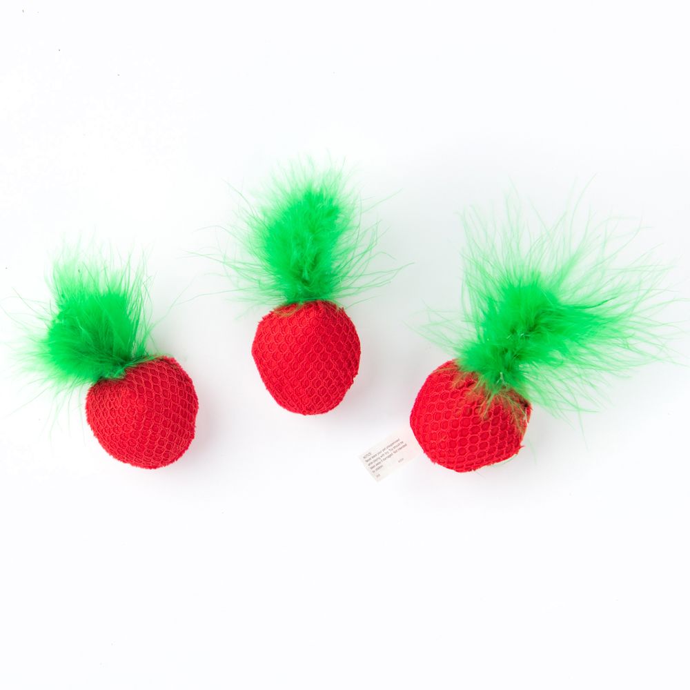 Игрушка Petstages для кошек "Клубнички", 3 шт в комплекте Игрушка Petstages для кошек "Клубнички", 3 шт в комплекте