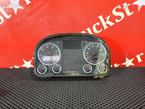 Панель приборов