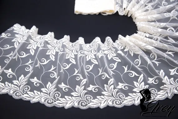 05-39 Вышивка на неэл. сетке 22 см, айвори 004