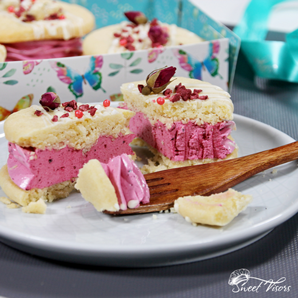 Десерт Зефиросэндвичи кондитерская Sweet Visors Сладкие Козырьки. Кондитер Светлана Дегтерева. Домашние десерты на заказ в СПБ. Мы создаем сладкие истории на любой вкус на день рождения, юбилей, свадьбу. Торты для мальчиков и мужчин, для девушек и девочек. Вы можете заказать десерты ручной работы