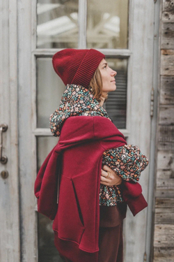 Шапка из кашемира с мериносом цвета бордо