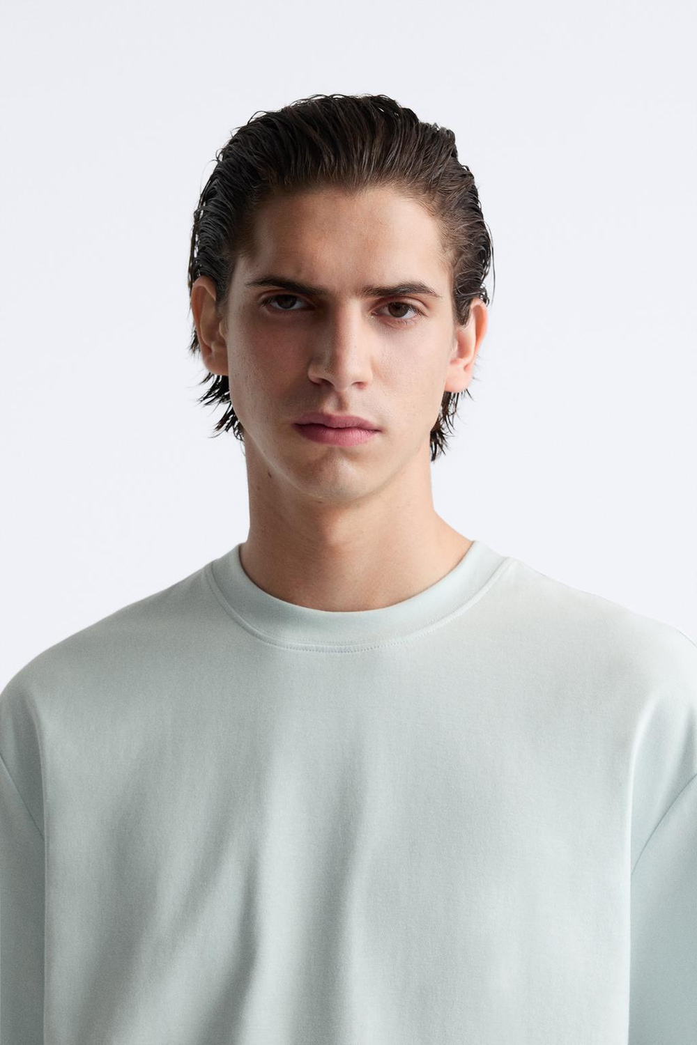 Базовая футболка regular fit