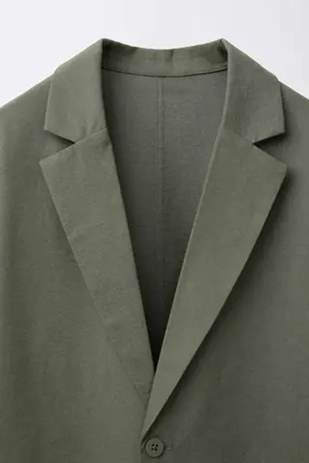 ZARA ПИДЖАК ИЗ СТРУЯЩЕЙСЯ ТКАНИ, СВЕТЛЫЙ ХАКИ