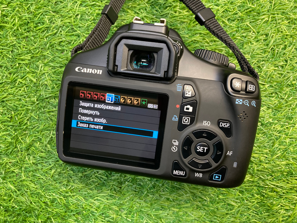 Canon EOS 1100D Kit 18-55mm (5.800 кадров)