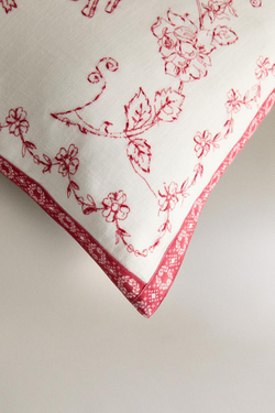 ZARA HOME ЧЕХОЛ ДЛЯ ДЕКОРАТИВНОЙ ПОДУШКИ С КОНТРАСТНОЙ ВЫШИТОЙ НАДПИСЬЮ, КРАСНЫЙ