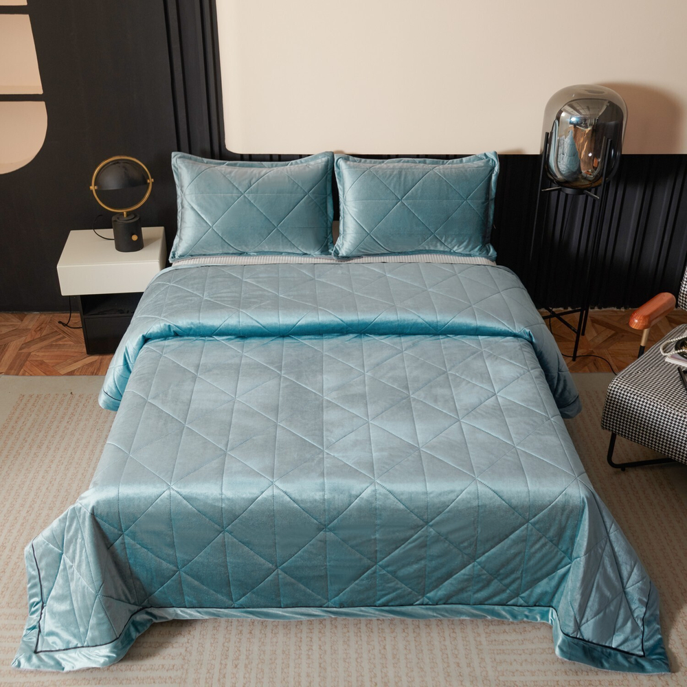 Велюровое покрывало в клетку с наволочками OVL040