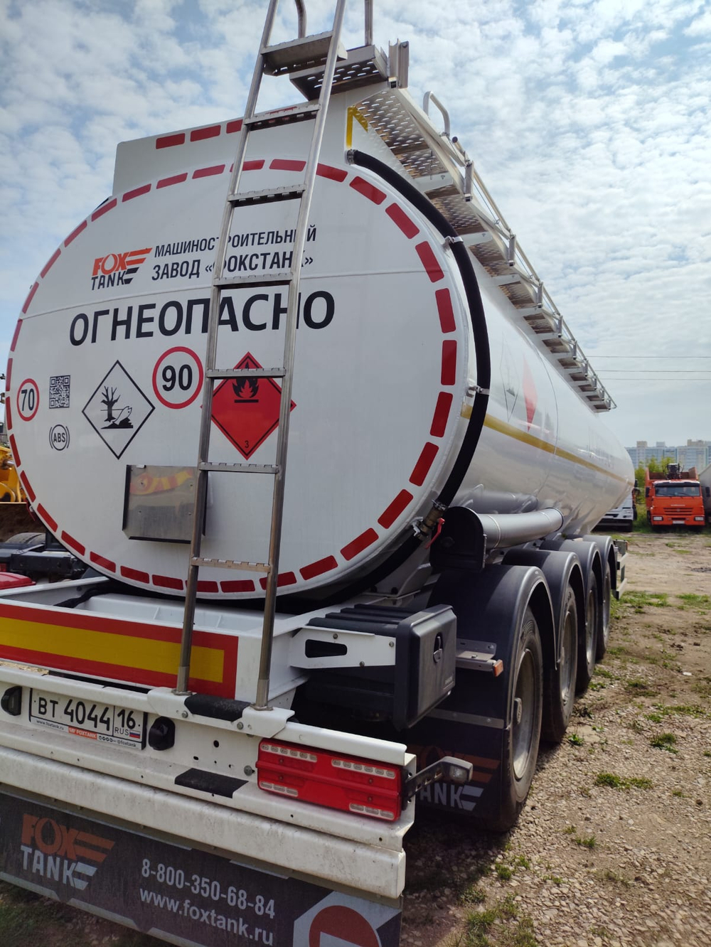 FoxTank 8777 Полуприцеп цистерна 877721 (светлые нефтепродукты)