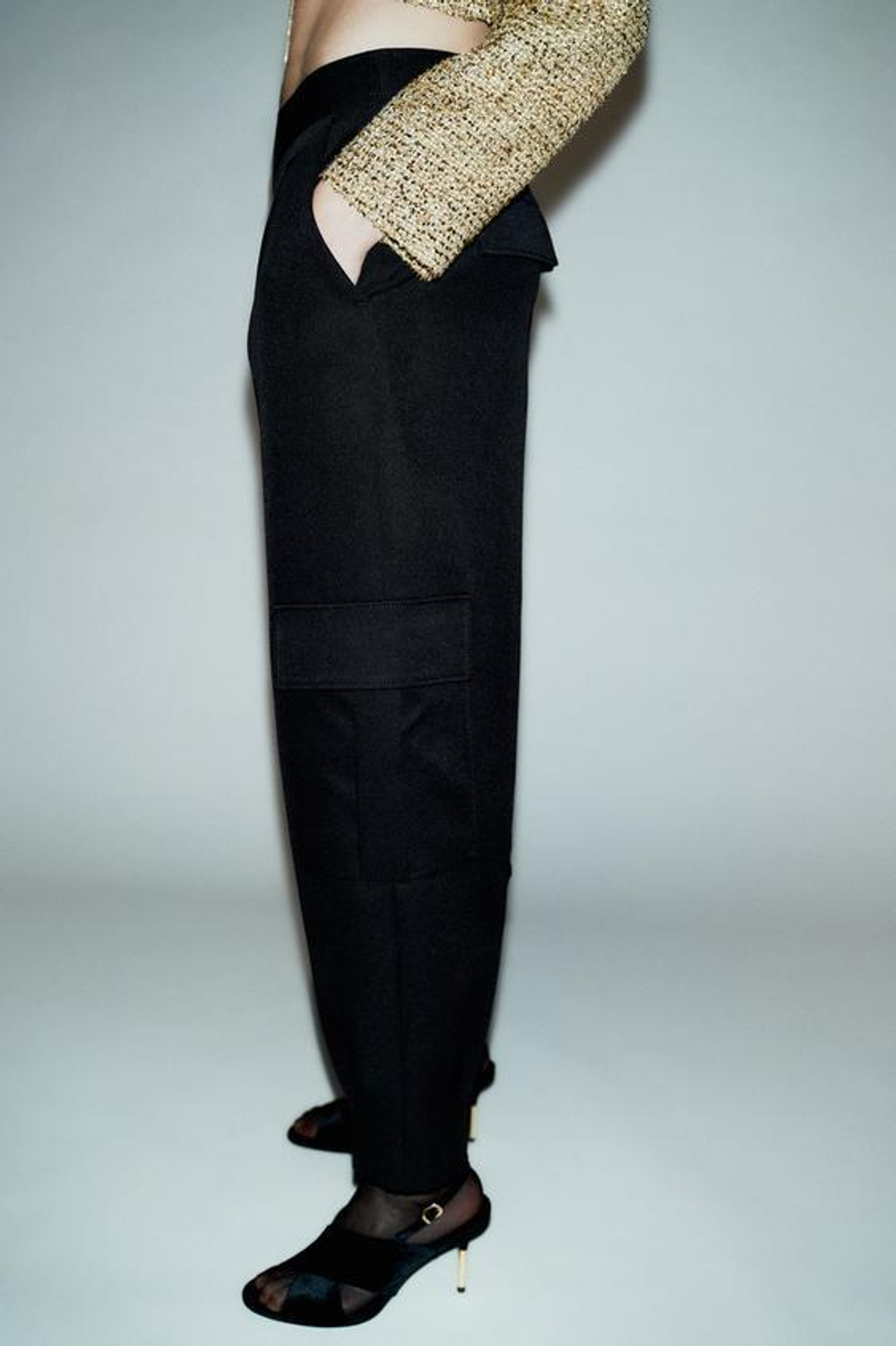 ZARA БРЮКИ CARROT FIT С КАРМАНОМ КАРГО, ЧЕРНЫЙ