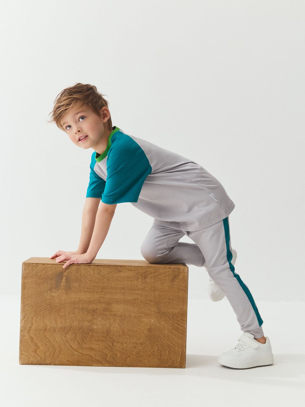 Футболка Колор блок "Пепел/Изумруд"