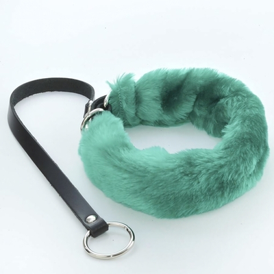 Зеленый меховой ошейник с кожаным поводком (Цвет: зеленый)