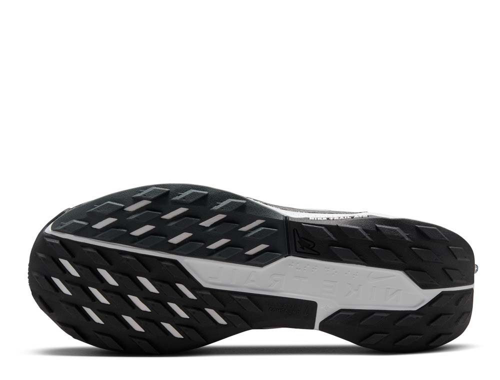 Кроссовки для бега женские Nike ReactX Pegasus Trail 5 W Черно-Белый