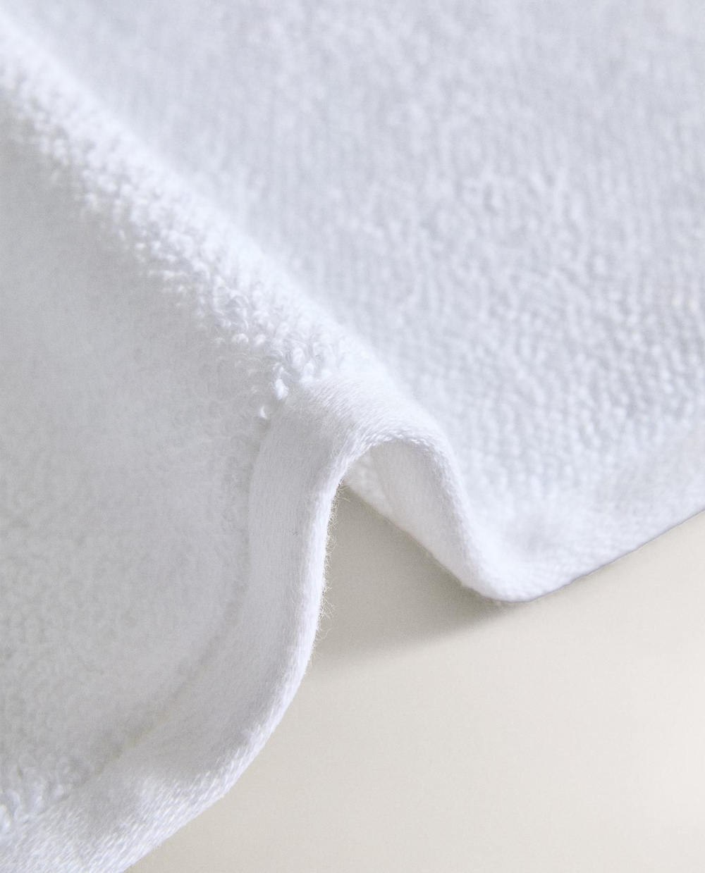 Zara Home - Хлопковое банное полотенце с рисовой строчкой, белый, 90х150 см