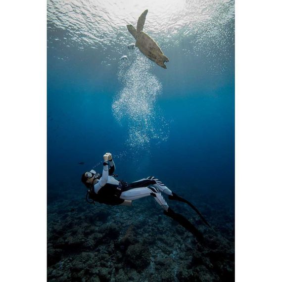 Умные часы - дайвинг компьютер Garmin Descent MK2s светло-золотистый корпус со светло-песочным силиконовым ремешком