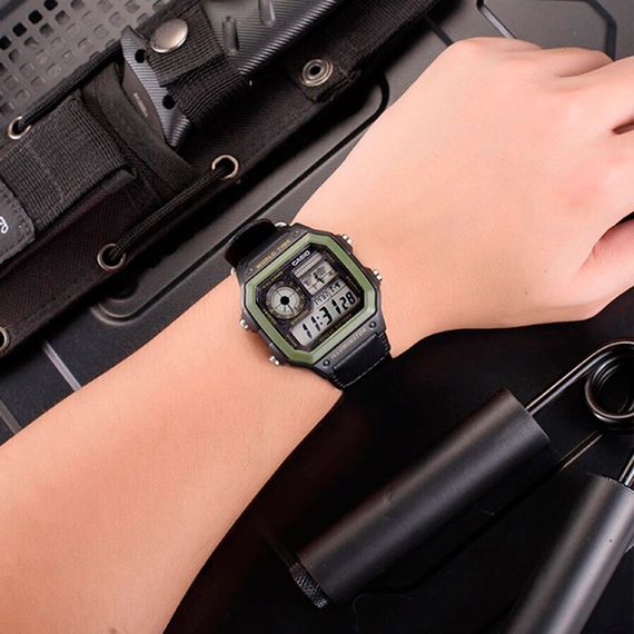 Наручные часы CASIO AE-1200WHB-1B