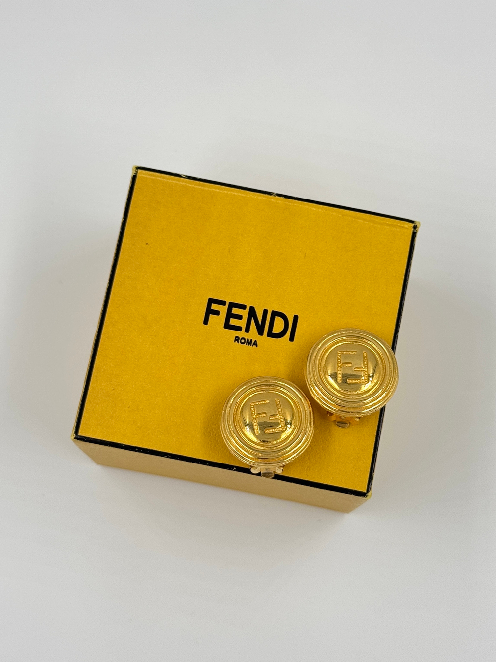 Клипсы с лого Fendi