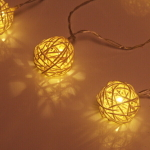 Гирлянда для дома 2м 10 ламп LED с насадками ШАР ПЛЕТЕНЫЙ БЕЛЫЙ d-5 см, прозрач.провод, IP-20 Теплый белый на батарейках 2АА