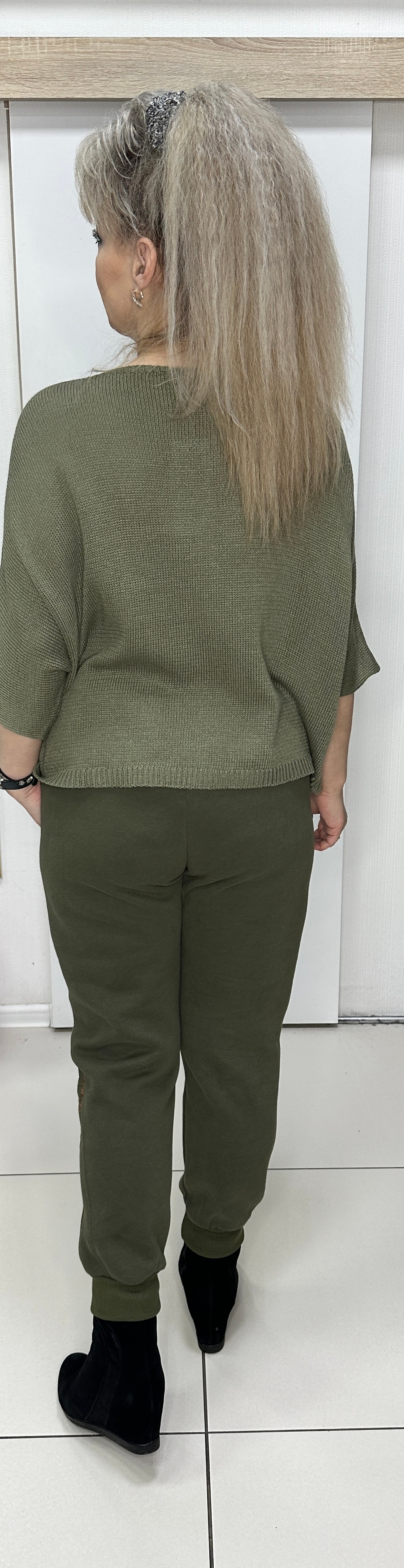 Трикотажный джемпер с белыми ромашками