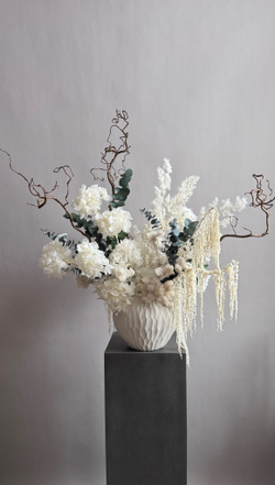 Композиция в кашпо Банксия