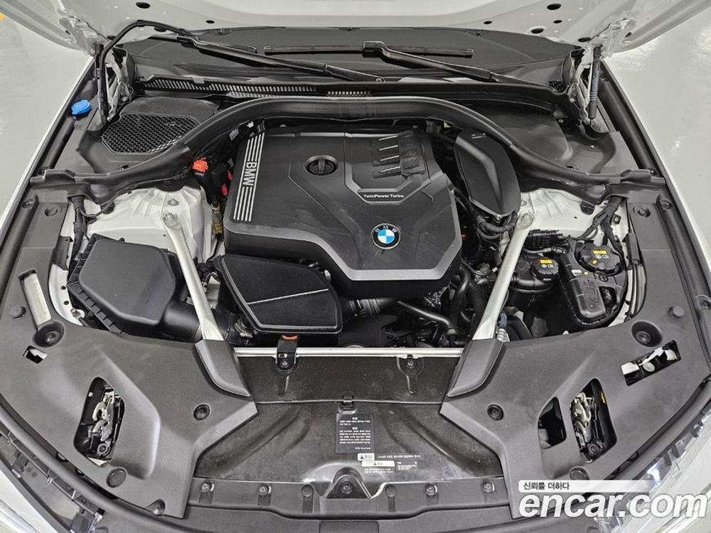 BMW 5 Series (G30) 520i M Sports (08.2020)