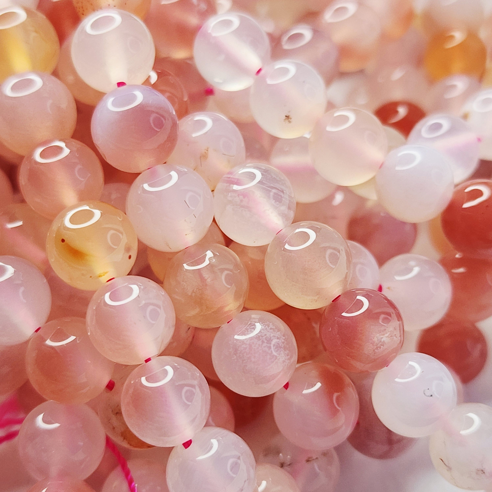 Агат Сакура, персиково - розовый, нежнейший, редкий, шар 8мм, цена за нить 9.5см (1/4)