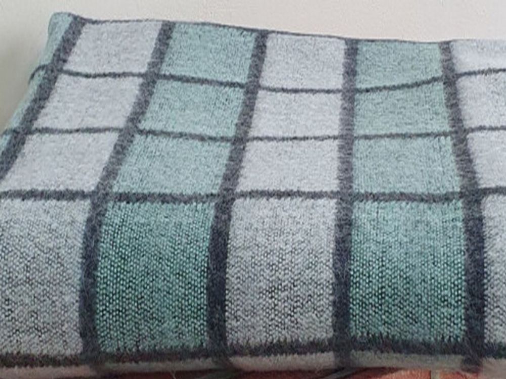 Одеяло полушерстяное "ВВ. СЕРО-ЗЕЛЁНАЯ КЛЕТКА-1" ОПШ-1, 50% шерсть, плотность 400 г/м2, Россия.