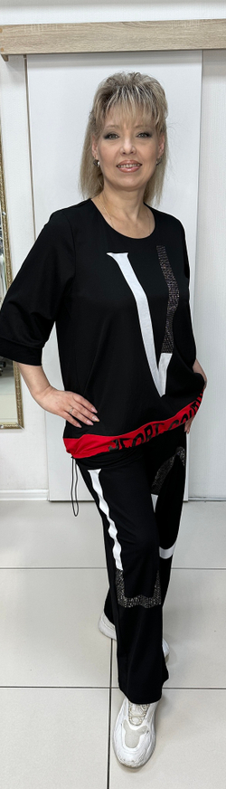 Черный костюм со стразовым принтом широкими штанишками