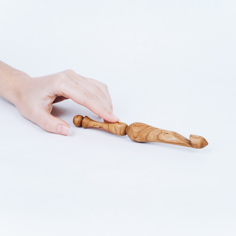 Деревянный крючок для вязания из древесины вишни 14 мм. K224