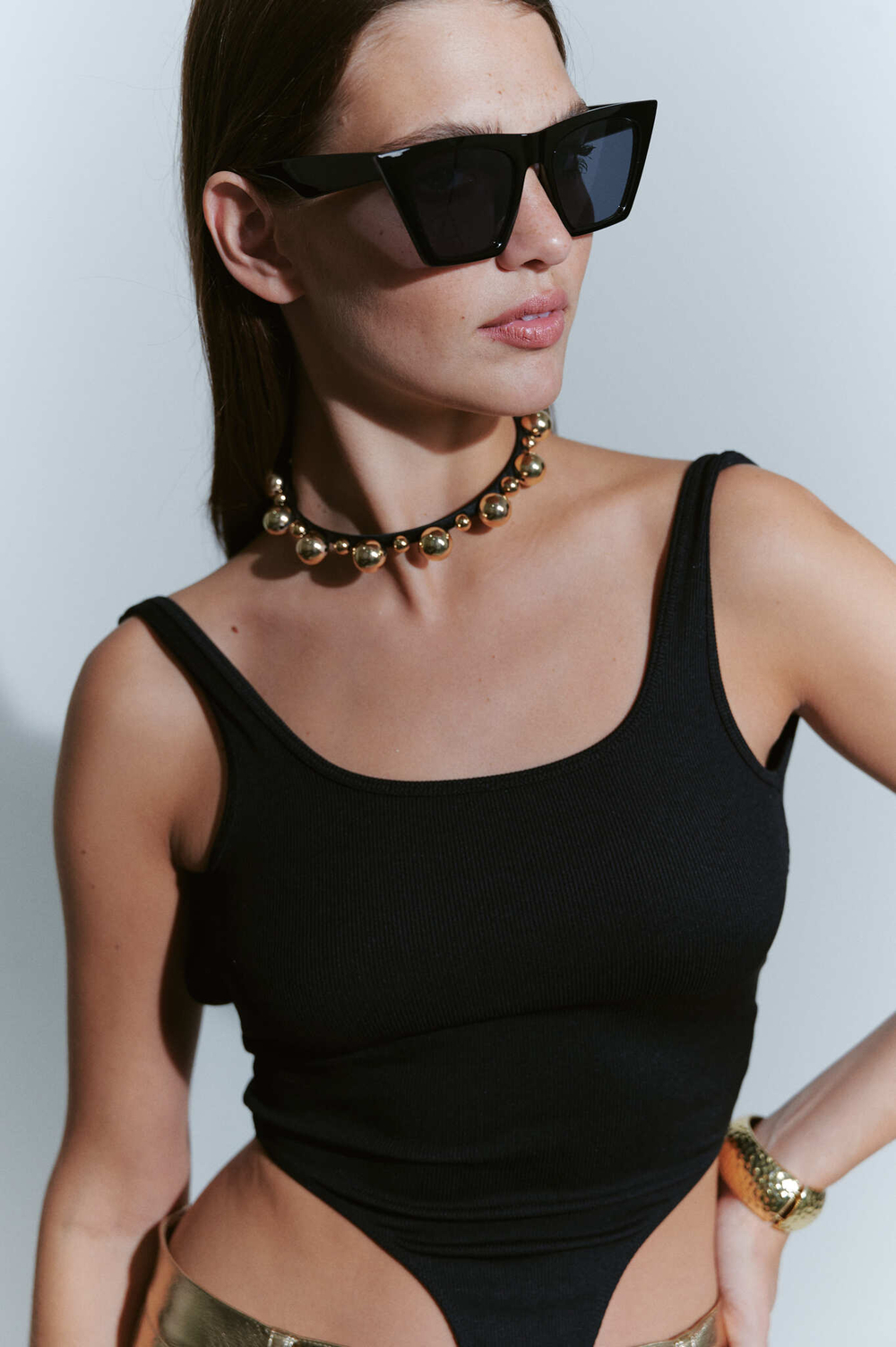 Ободок- чокер с золотыми шарами