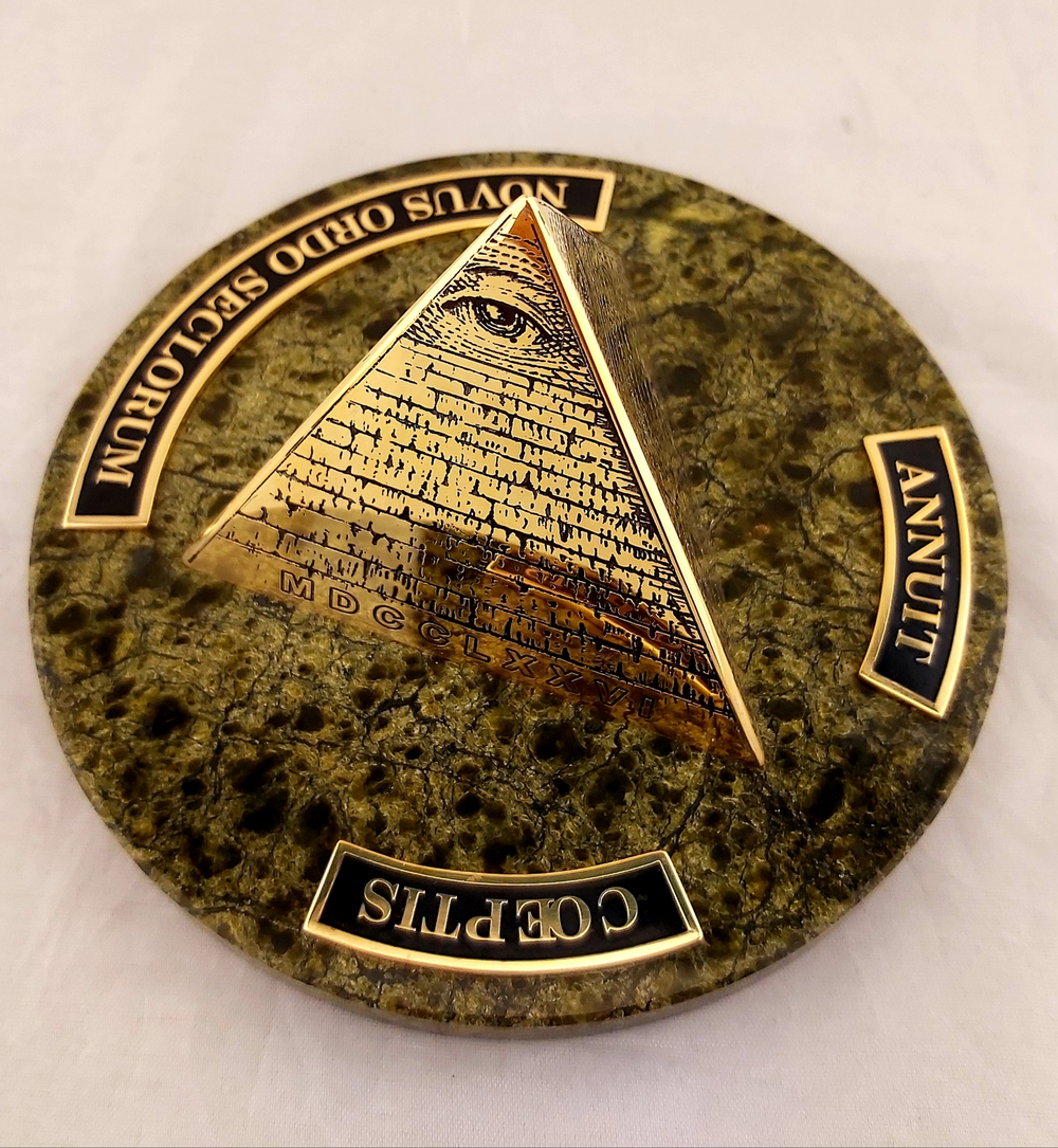 Сувенир "Пирамида" на привлечение счастья и богатства большая