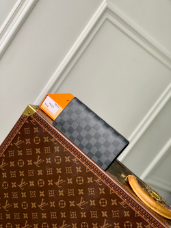 Louis Vuitton Brazza Wallet