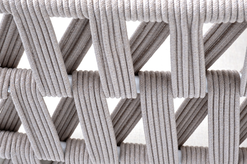 "Диего" кресло плетеное из роупа, основание дуб, каркас алюминий светло-серый (RAL7035) шагрень, роуп бежевый круглый, ткань бежевая 15052