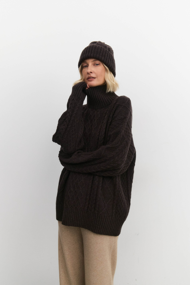 Свитер с аранами