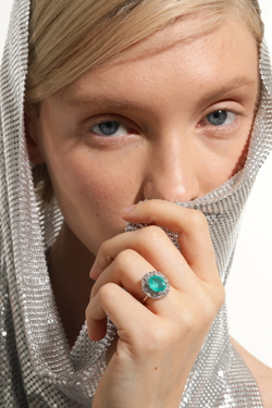 Кольцо вечернее, крупный зеленый камень, серебро