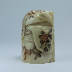 Нэцкэ Шоусин с посохом