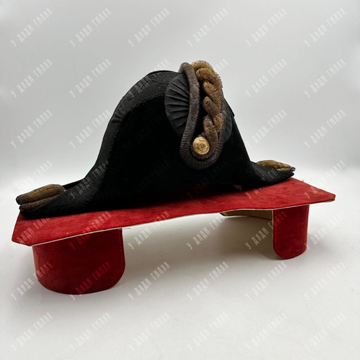 [ИМЕННОЙ] Японский офицерский парадный гарнитур в кофре: двууголка, эполеты, воротничок. Япония.