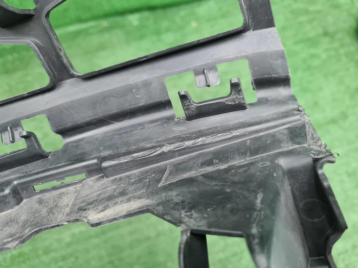 Кронштейн переднего бампера BMW 5er G30 (17-20)