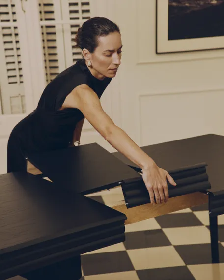 Раздвижной стол Lenon черный из шпона и массива дуба 160(240)x90