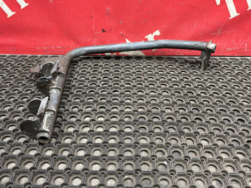 Кронштейн спойлера шасси правый