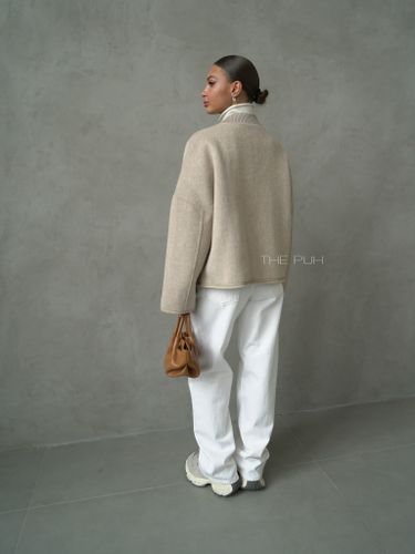 Бежевый шерстяной бомбер на молнии